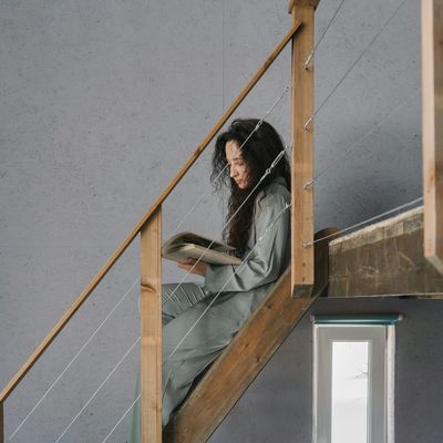 A calm, minimalist space with soft lighting, ideal for concentration.